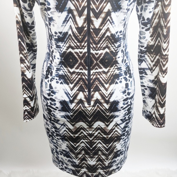 VINCE CAMUTO Abstract Print Dress - Picture 6 of 8